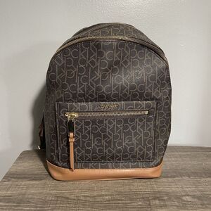 Calvin Klein Women’s Brown Two Layers Medium Zip CK Logo Backpack HIAKJPA2